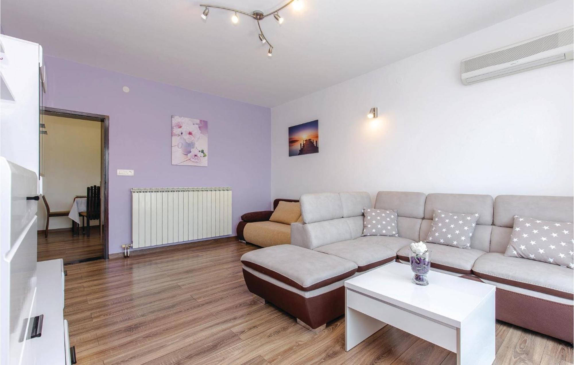 Gorgeous Apartment In Crikvenica With Kitchen Exterior foto